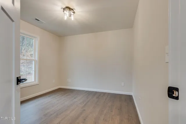 $299,900 | 1922 Siam Road, Elizabethton, TN 37643