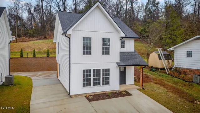 $299,900 | 1922 Siam Road, Elizabethton, TN 37643