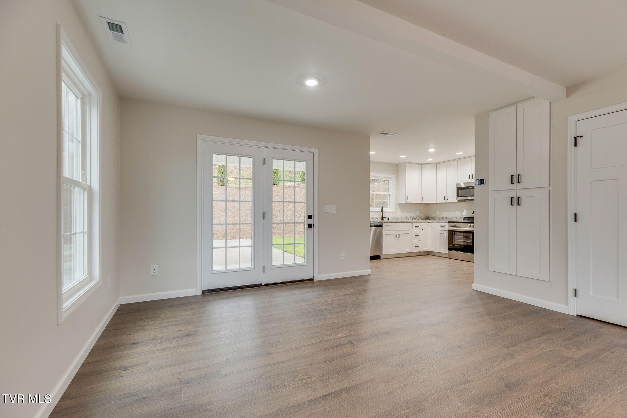 1922 Siam Road Elizabethton, TN 37643 - Photo 10 of 31 007