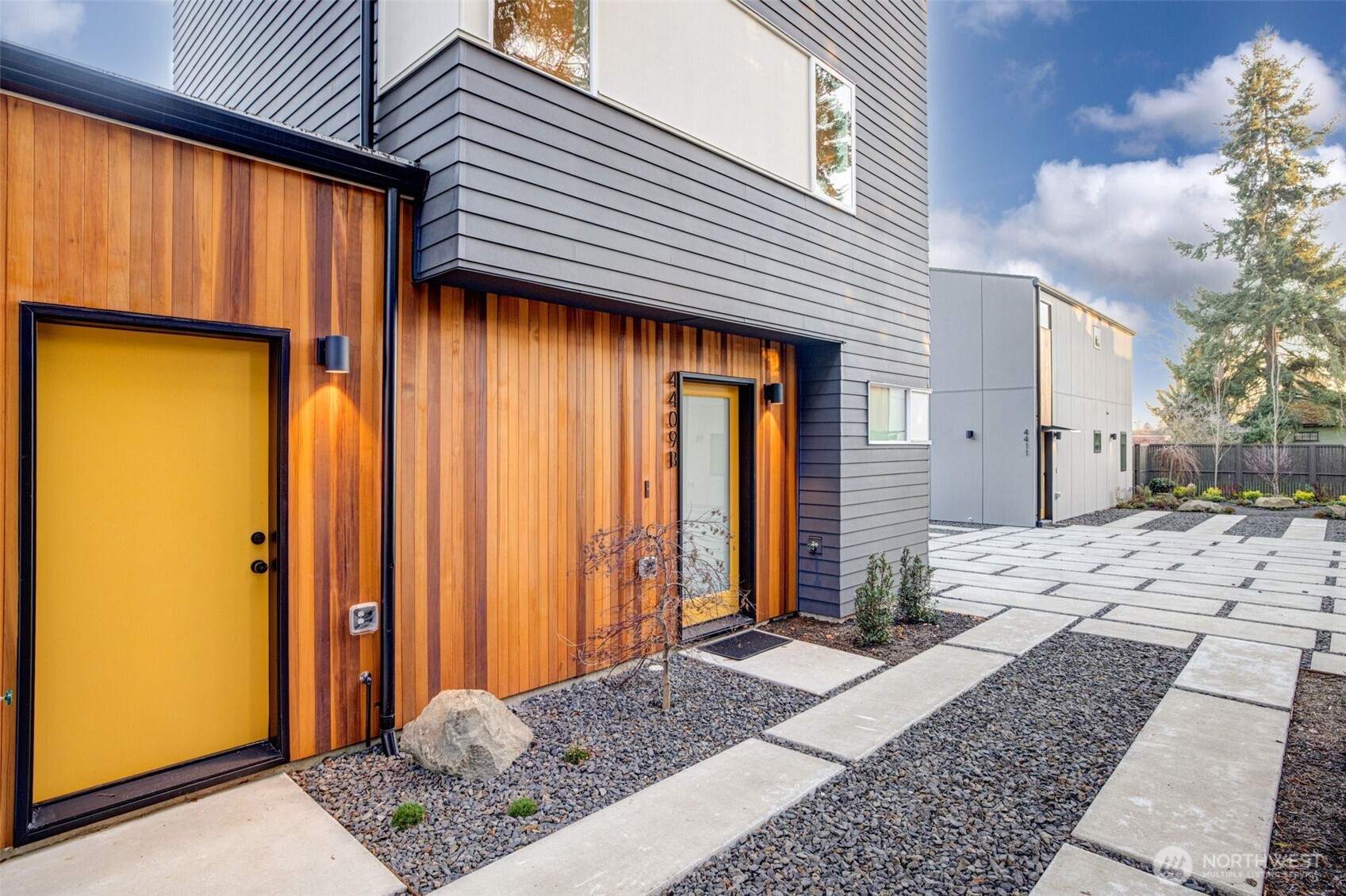 4409 South Holly Street Seattle, WA 98118 - Photo 2 of 29