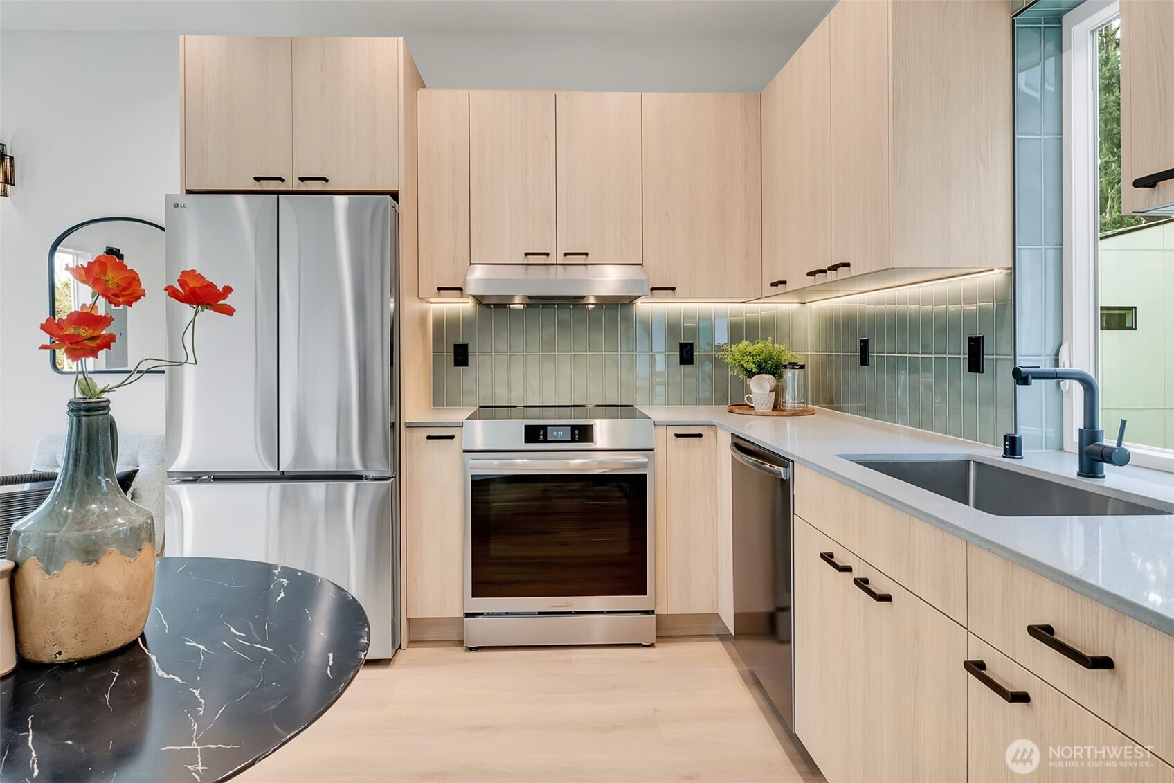 4409 South Holly Street Seattle, WA 98118 - Photo 9 of 29