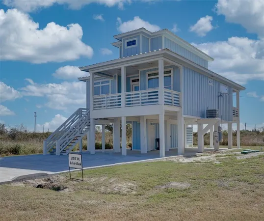 $400,000 | 357 West Live Oak Lane, Rockport, TX 78382