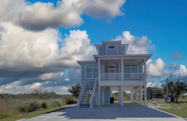 $400,000 | 357 West Live Oak Lane, Rockport, TX 78382