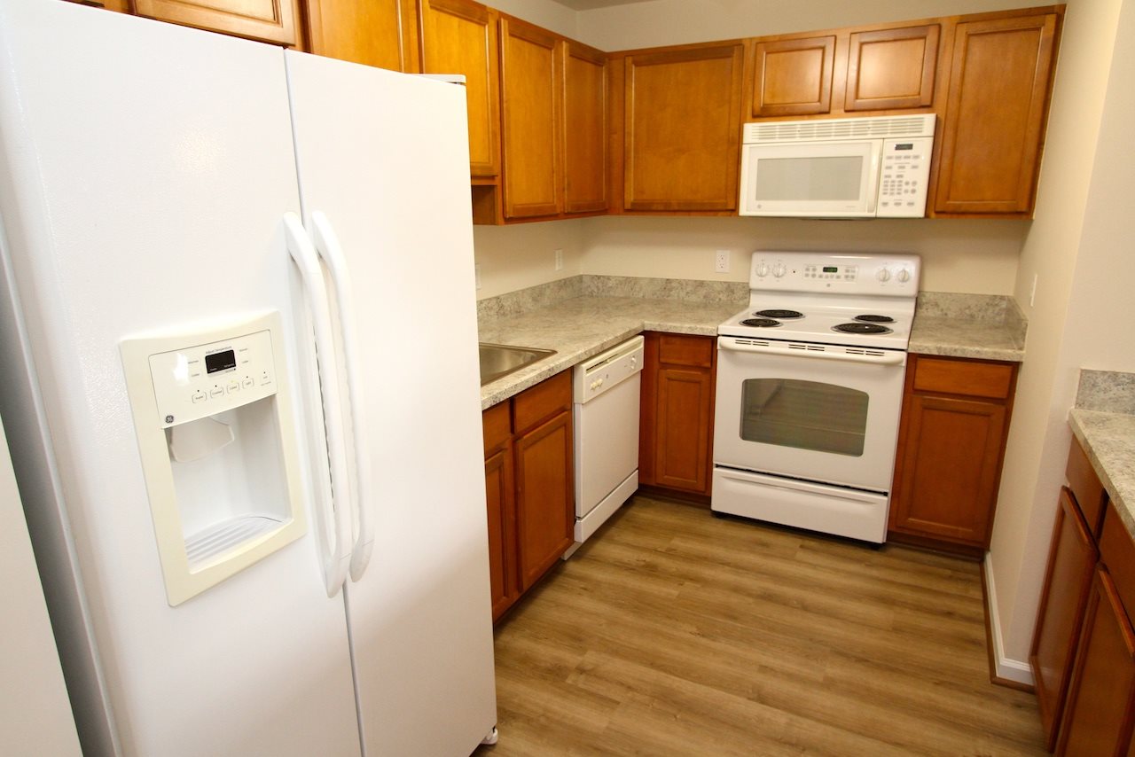 34118 Utica Road Fraser, MI 48026 - Photo 7 of 25 31360426-6.JPG