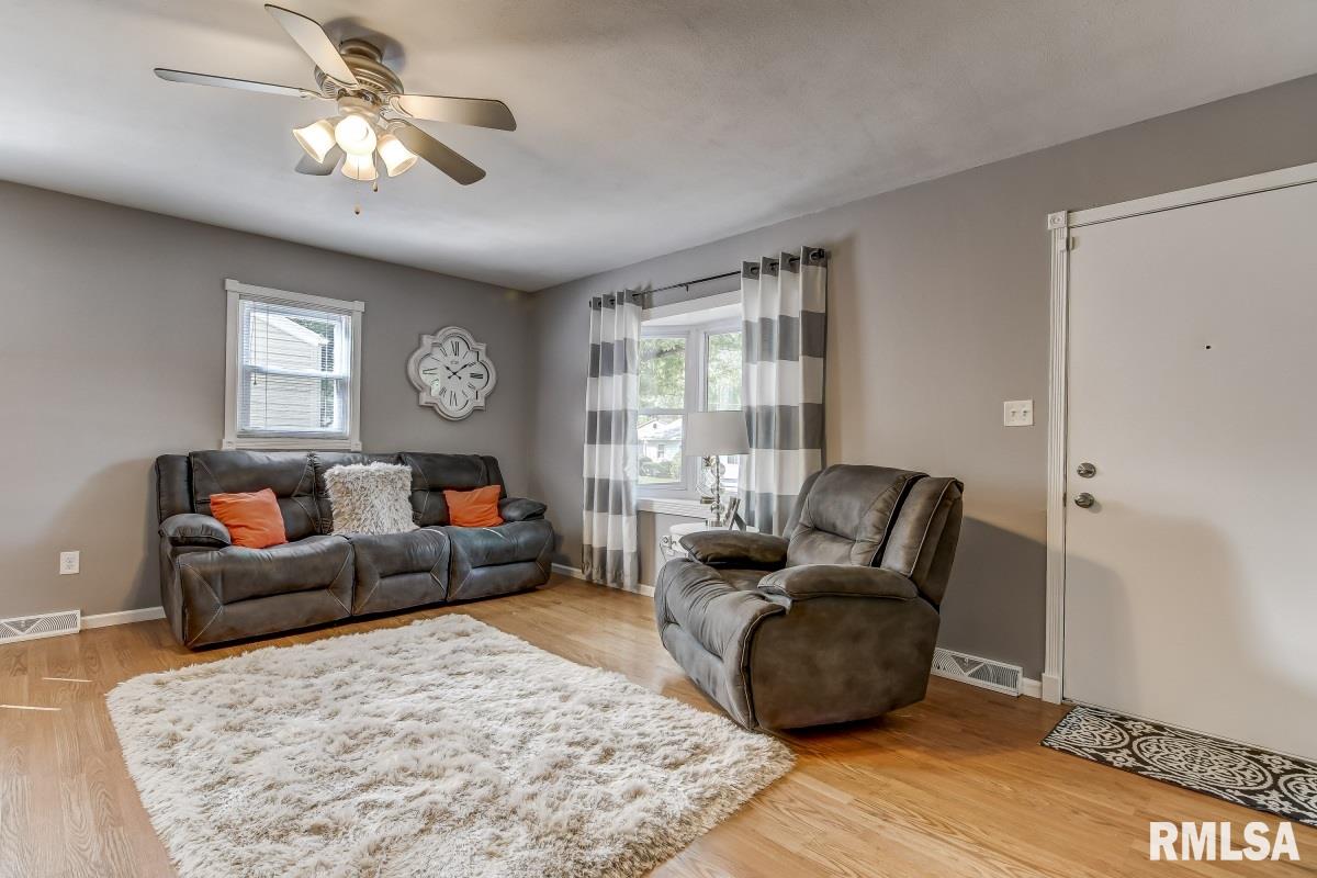 36 Beverly Drive Springfield, IL 62702 - Photo 3 of 33