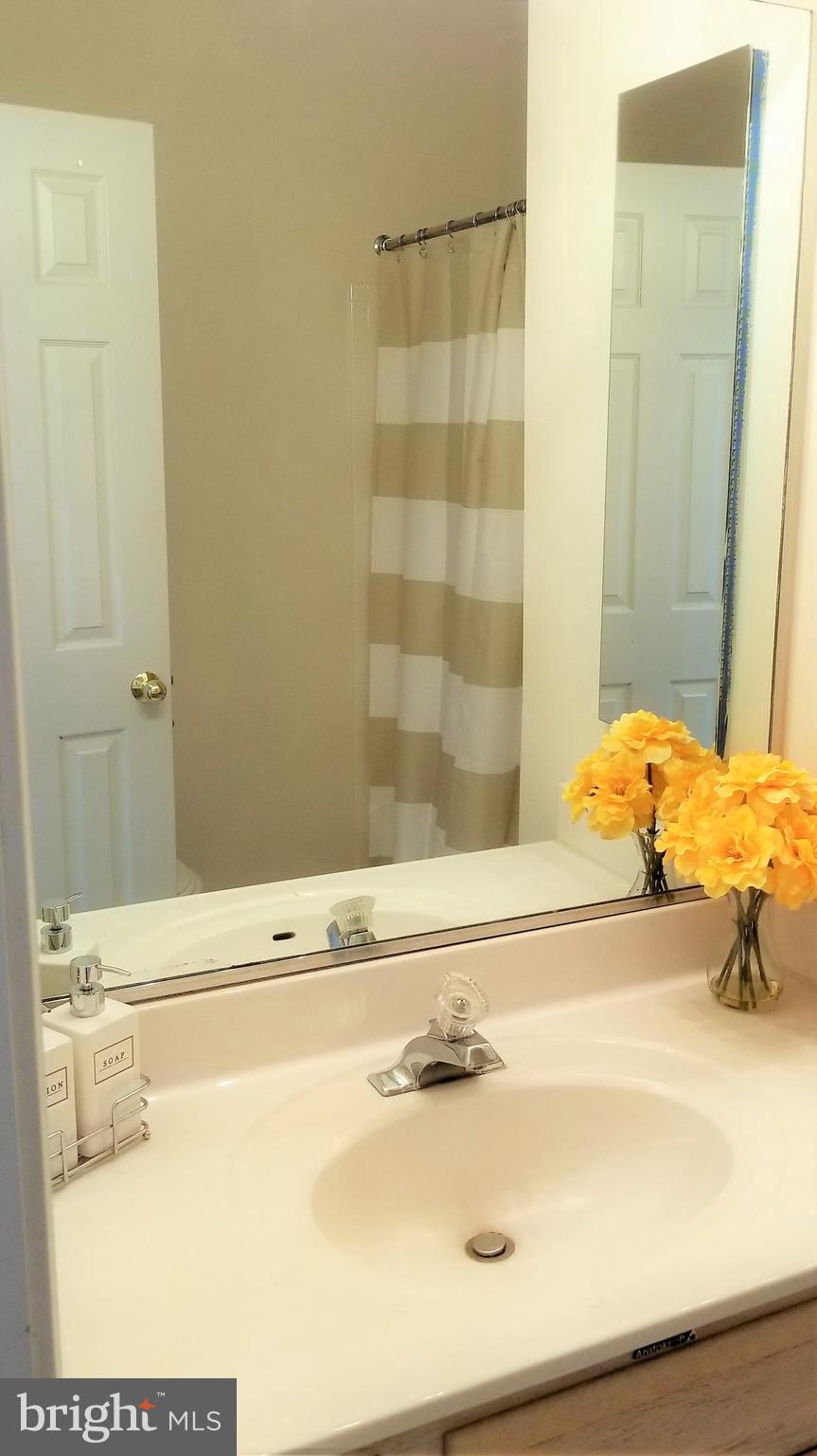 10955 Rocky Mt Way Silver Spring, MD 20902 - Photo 25 of 30 a bathroom with a tub