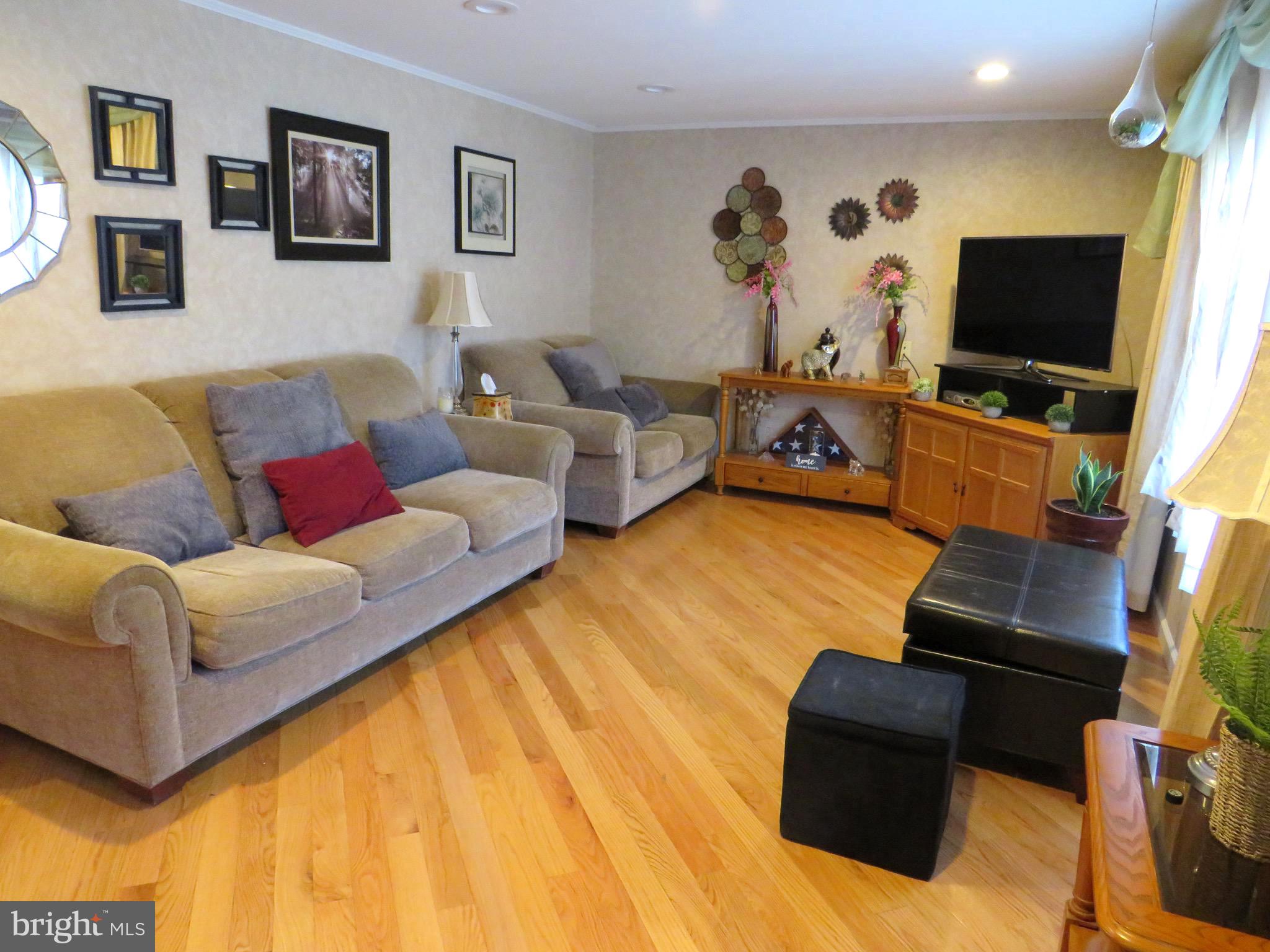 104 Prospect Road Sicklerville, NJ 08081 - Photo 4 of 23 Living room