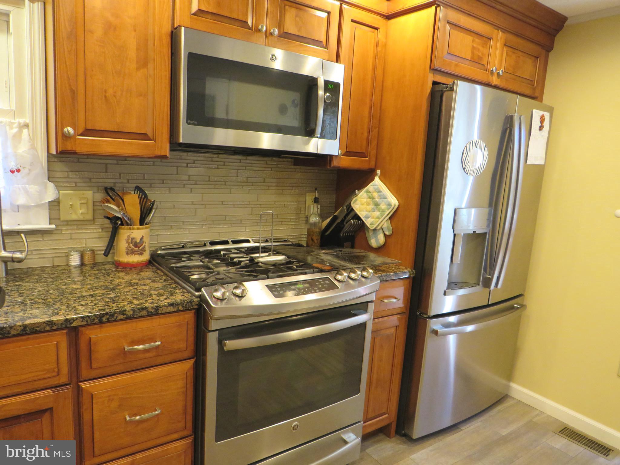 104 Prospect Road Sicklerville, NJ 08081 - Photo 8 of 23 Newer stainless steel appliances