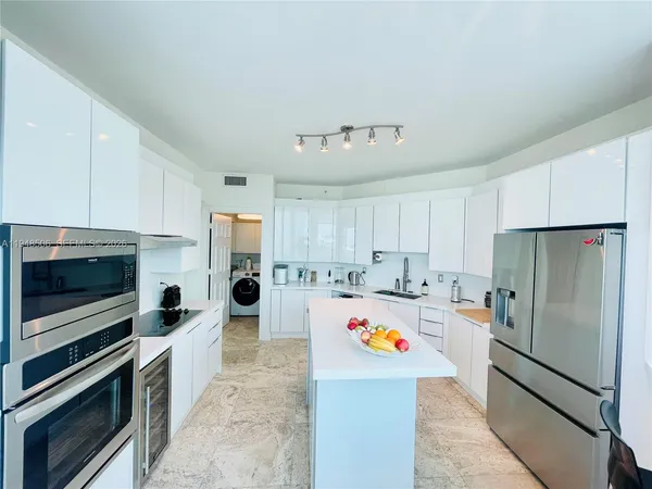 $15,000 | 300 South Pointe Drive, Unit 705, Miami Beach, FL 33139