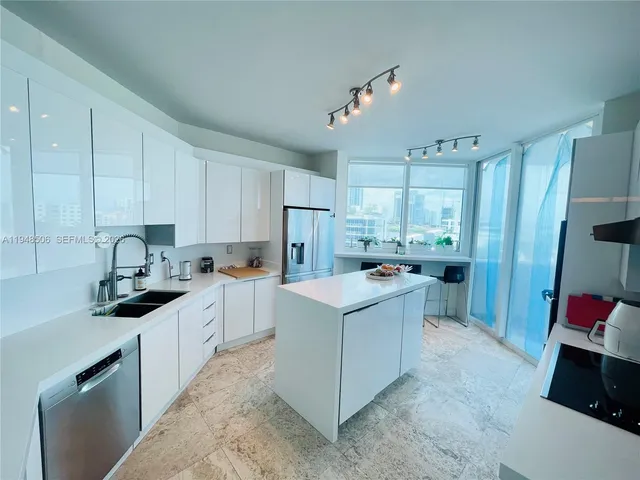 $17,000 | 300 South Pointe Drive, Unit 705, Miami Beach, FL 33139