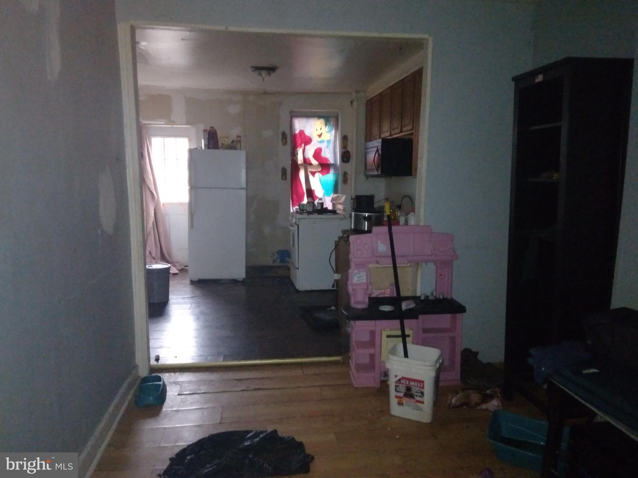 1813 North Chapel Street Baltimore, MD 21213 - Photo 2 of 8