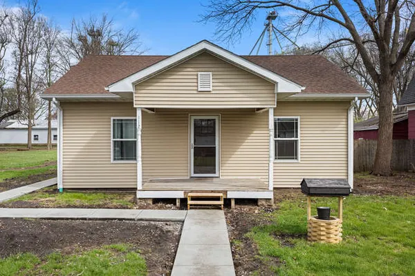$189,000 | 112 East Center Street, Seymour, IL 61875