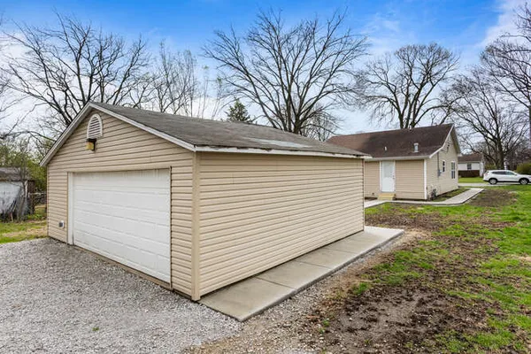 $189,000 | 112 East Center Street, Seymour, IL 61875