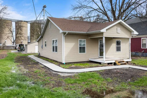 $189,000 | 112 East Center Street, Seymour, IL 61875