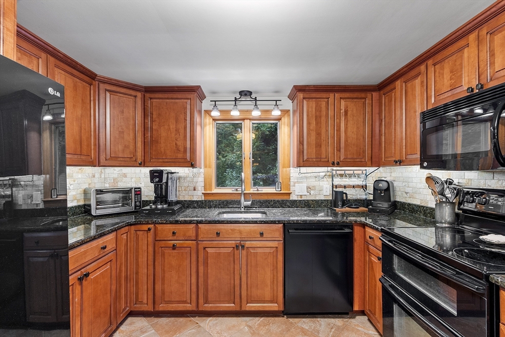 177 Whalom Road Lunenburg, MA 01462 - Photo 16 of 36 Gallery Image 16