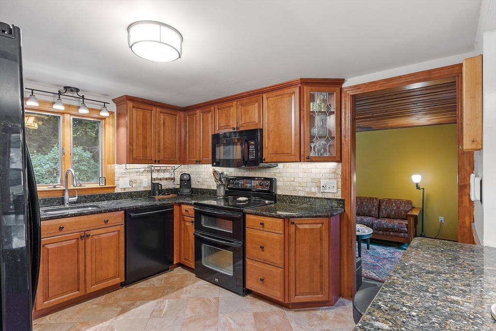 177 Whalom Road Lunenburg, MA 01462 - Photo 17 of 36 Gallery Image 17