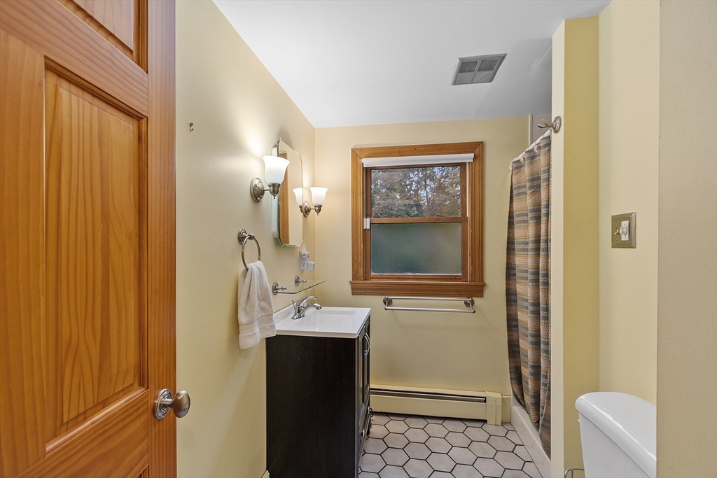 177 Whalom Road Lunenburg, MA 01462 - Photo 33 of 36 Gallery Image 33