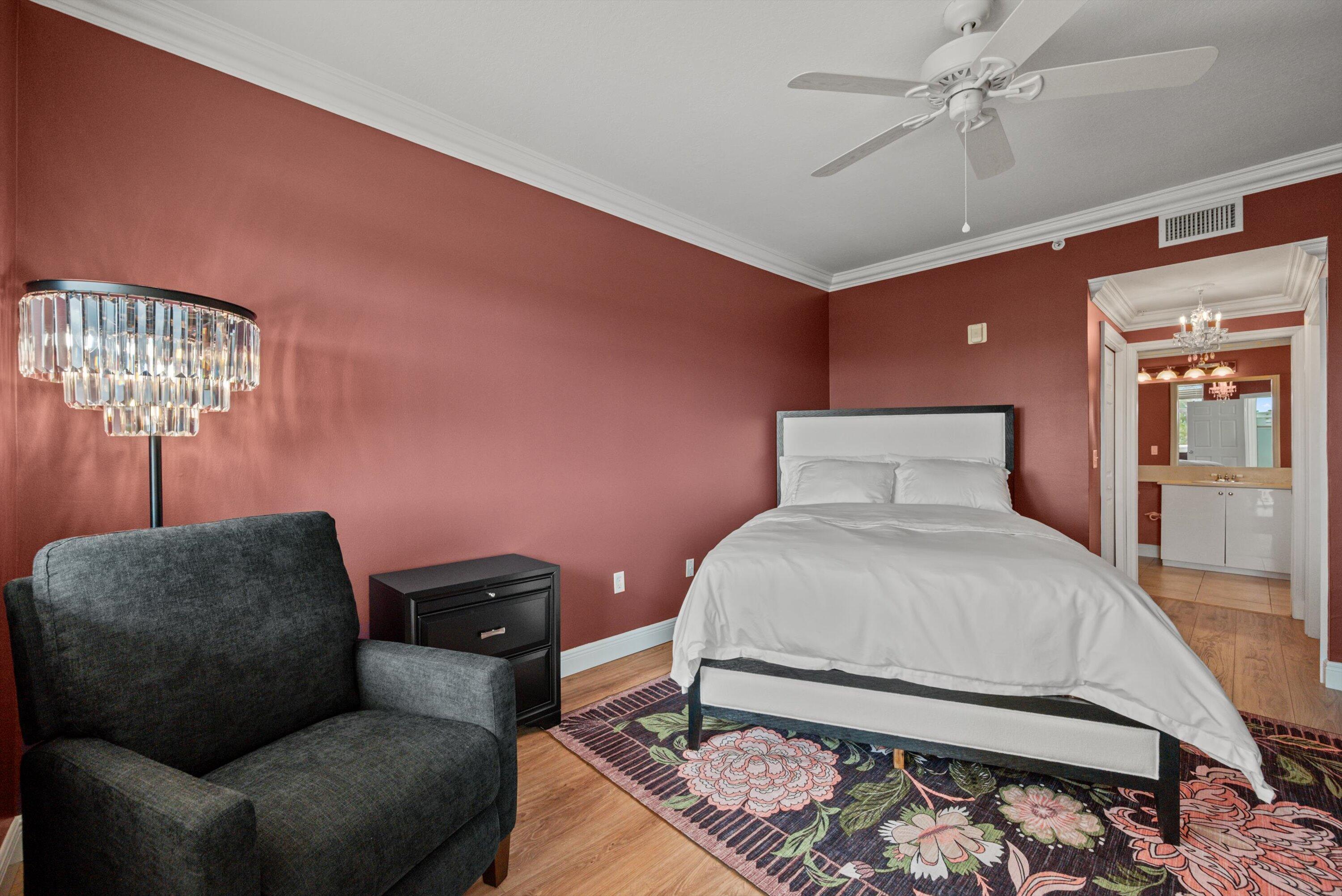 806 East Windward Way, Unit 323 Lantana, FL 33462 - Photo 11 of 32 Primary bedroom