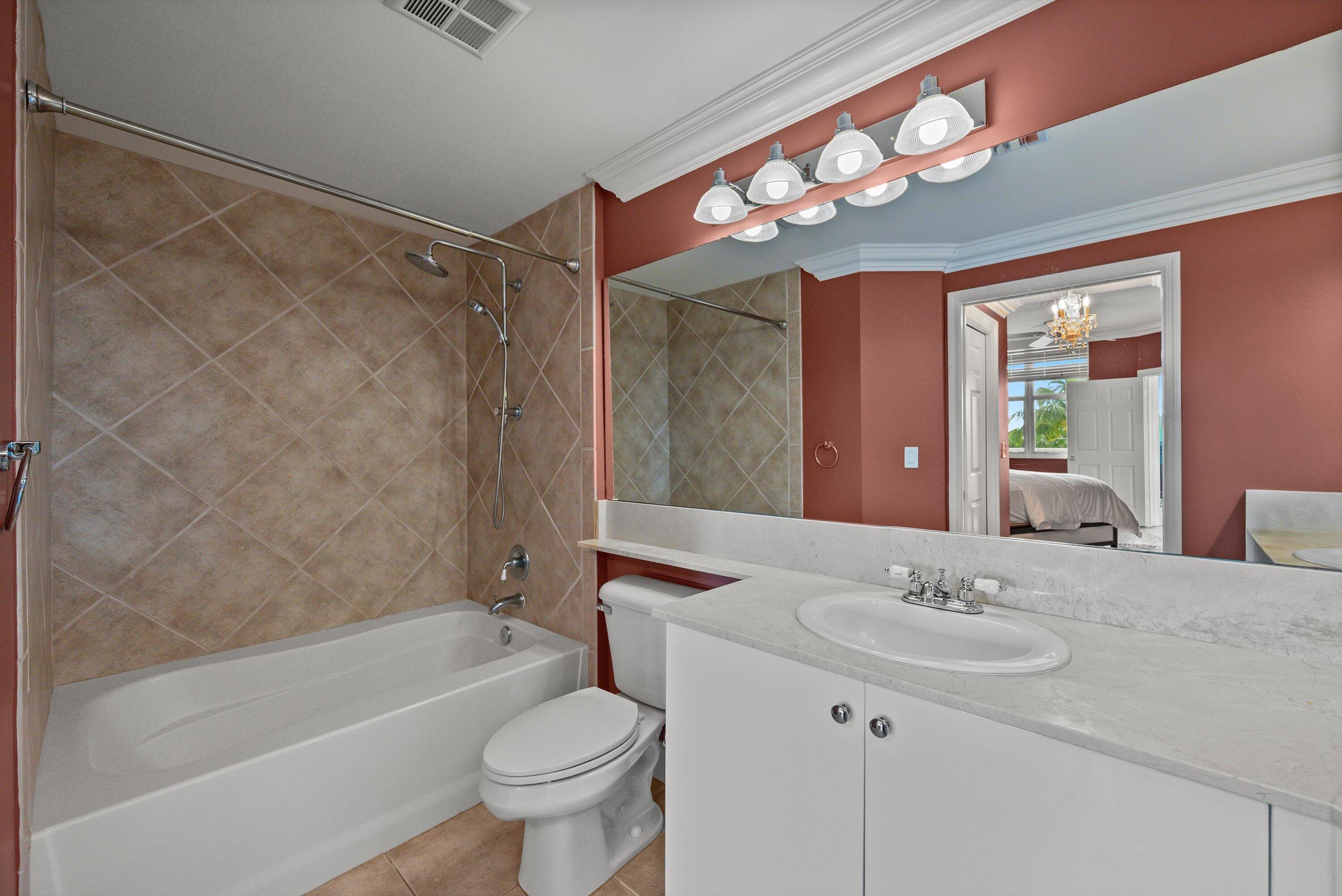 806 East Windward Way, Unit 323 Lantana, FL 33462 - Photo 14 of 32 Primary bathroom