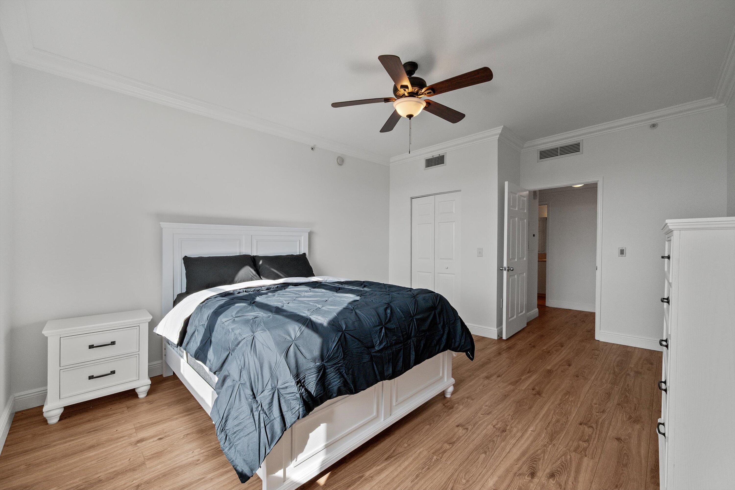 806 East Windward Way, Unit 323 Lantana, FL 33462 - Photo 16 of 32 Guest Bedroom