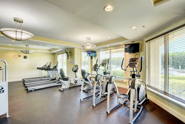 $6,000 | 806 East Windward Way, Unit 323, Lantana, FL 33462