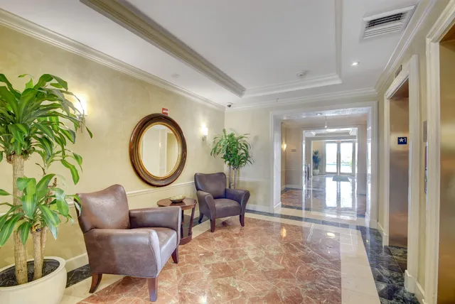 $6,000 | 806 East Windward Way, Unit 323, Lantana, FL 33462