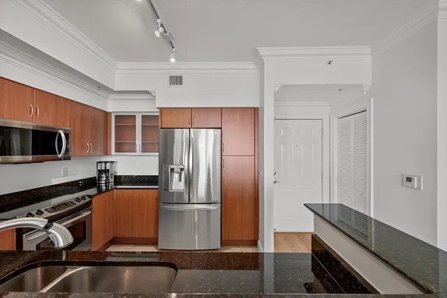 $6,000 | 806 East Windward Way, Unit 323, Lantana, FL 33462