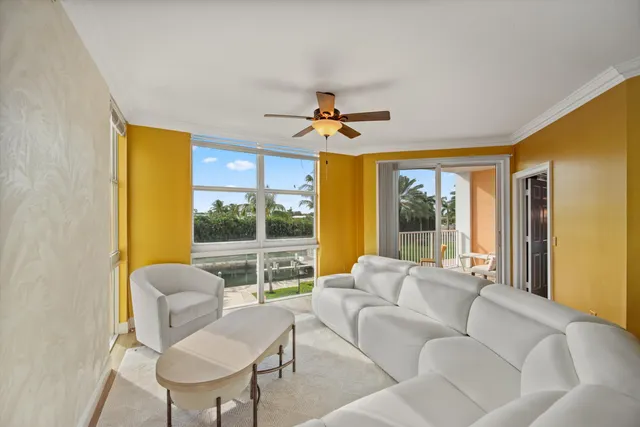 $6,000 | 806 East Windward Way, Unit 323, Lantana, FL 33462