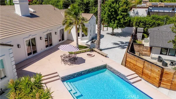 a view of a house with backyard and sitting area