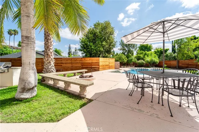 a view of a backyard of the house