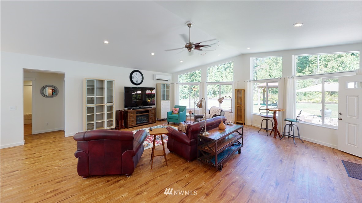8455 Southeast Overaa Road Port Orchard, WA 98367 - Photo 9 of 40 Gallery Image 9
