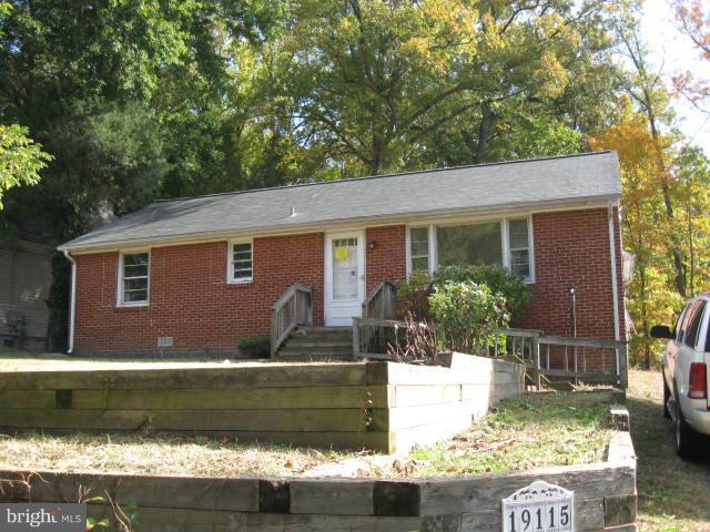 19115 Wayne Drive Triangle, VA 22172 - Photo 4 of 5 Exterior (Front)
