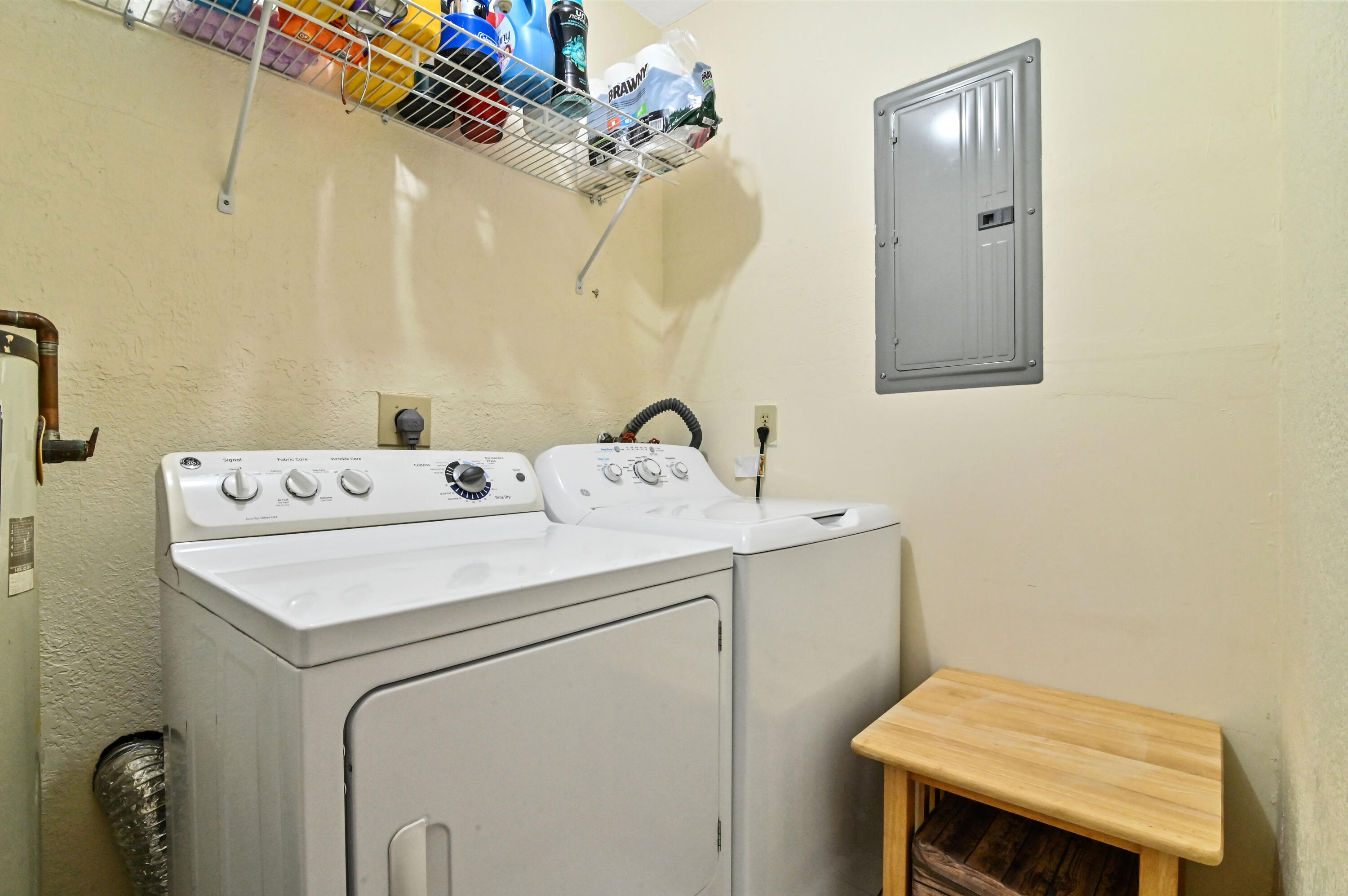 361 East Lake Road Palm Springs, FL 33461 - Photo 13 of 35 12 laundry room 01