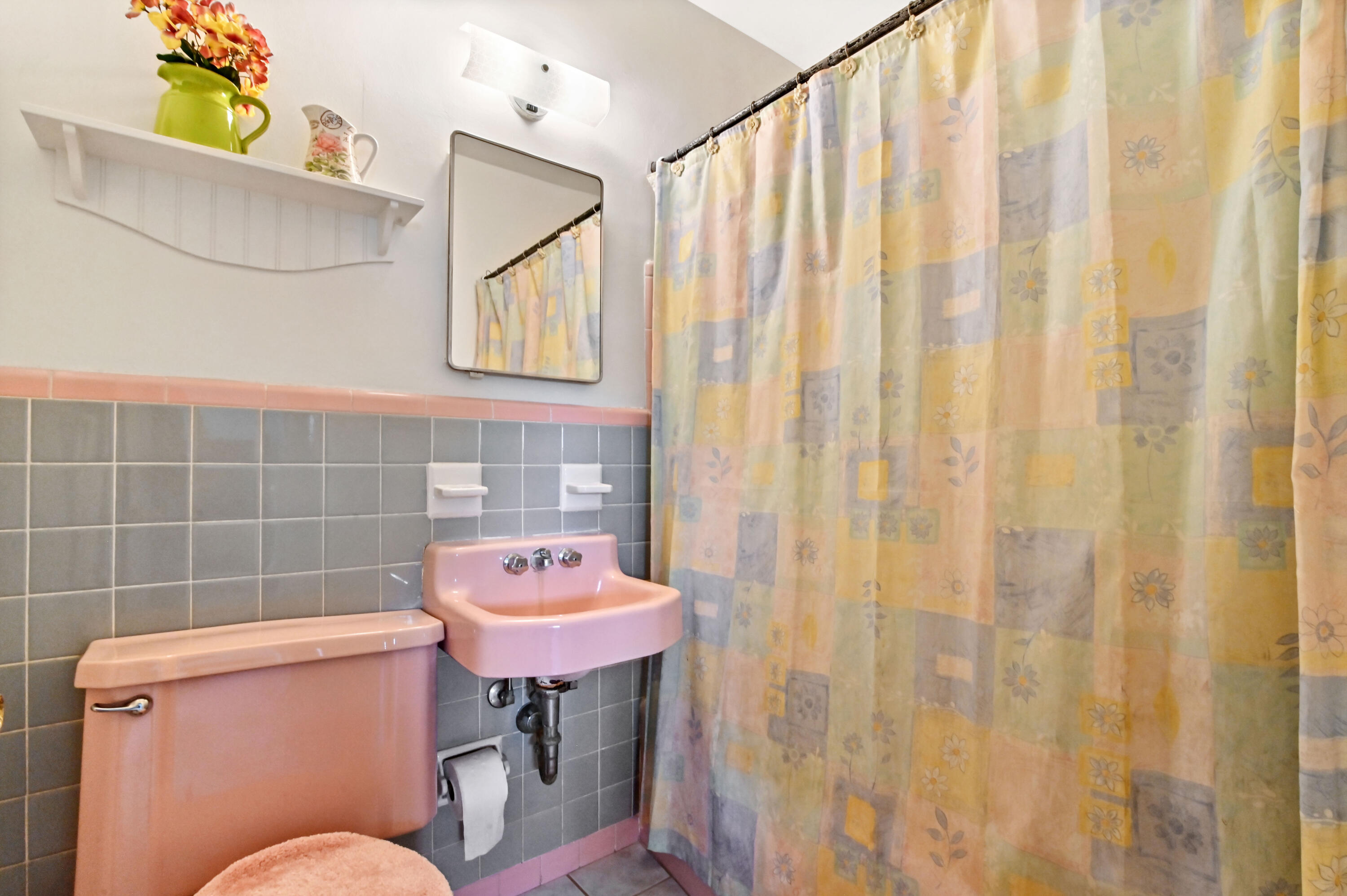 361 East Lake Road Palm Springs, FL 33461 - Photo 20 of 35 19 bathroom 01