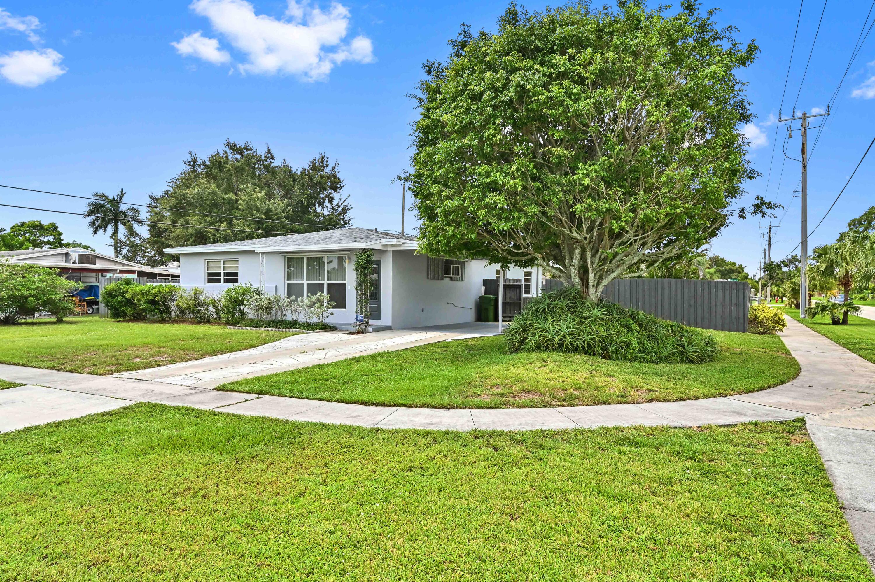 361 East Lake Road Palm Springs, FL 33461 - Photo 3 of 35 02 front 02