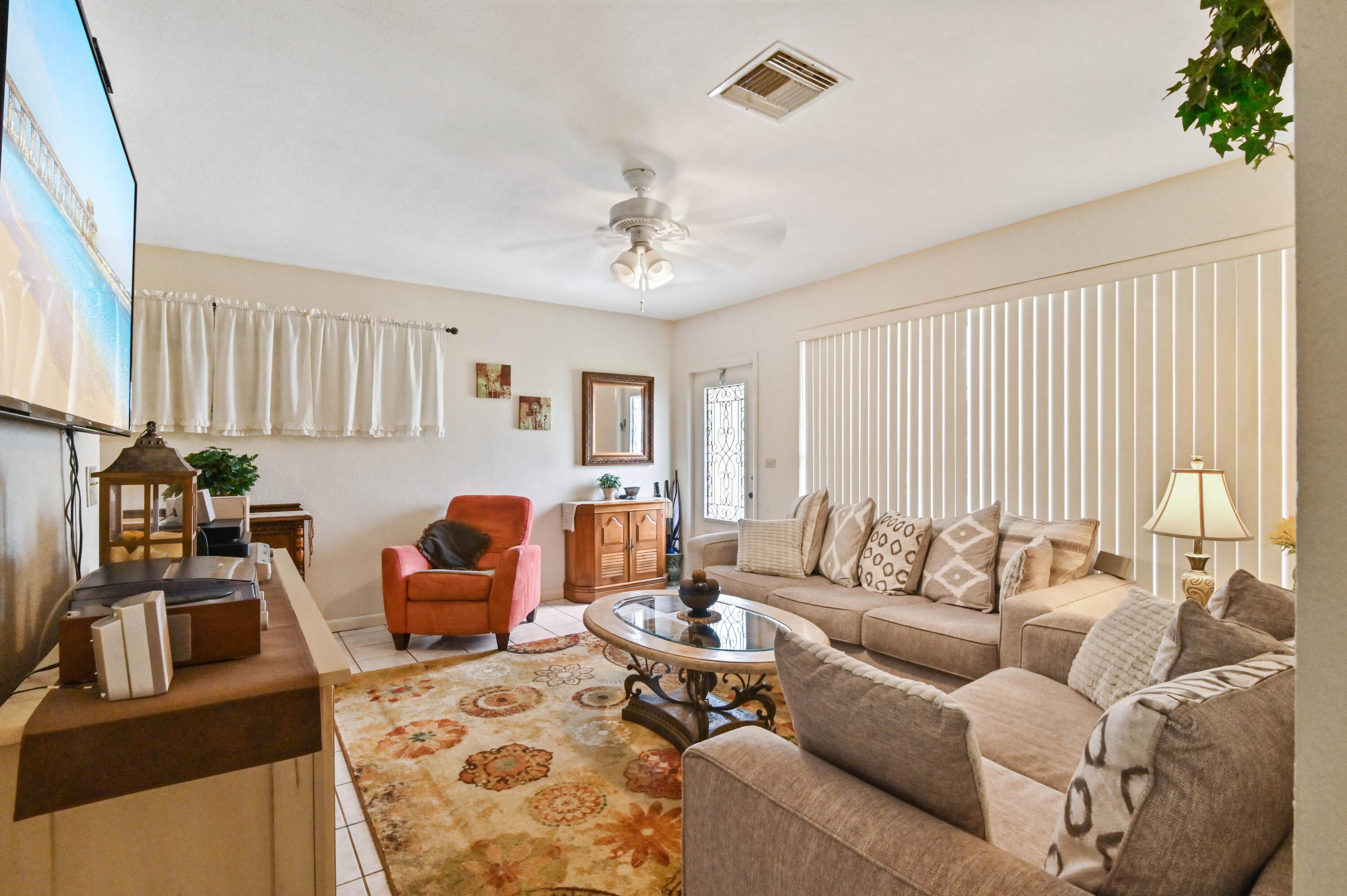361 East Lake Road Palm Springs, FL 33461 - Photo 8 of 35 07 living room 03