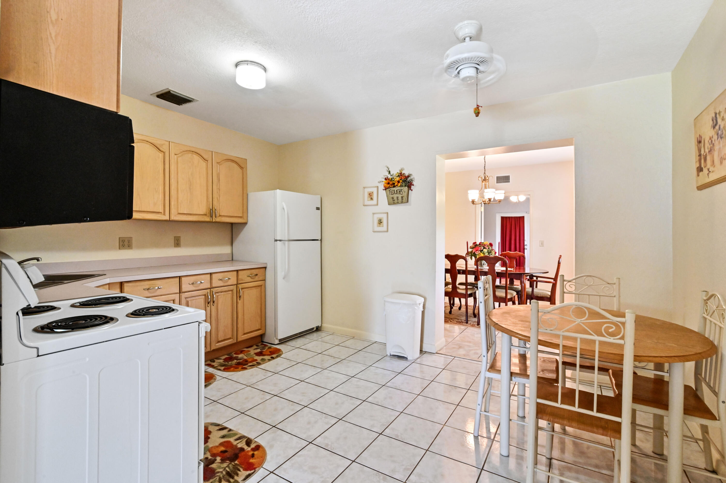 361 East Lake Road Palm Springs, FL 33461 - Photo 9 of 35 08 kitchen 01