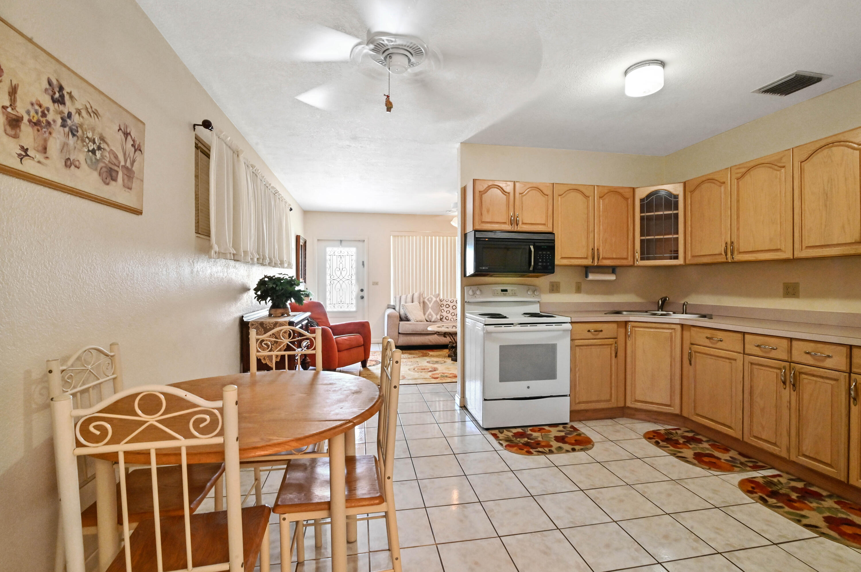 361 East Lake Road Palm Springs, FL 33461 - Photo 10 of 35 09 kitchen 02