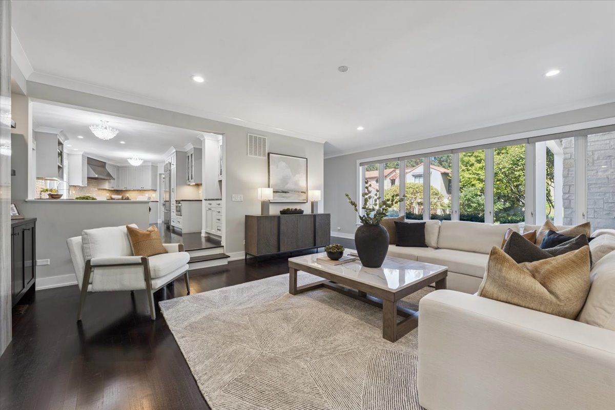 331 Sheridan Road Winnetka, IL 60093 - Photo 25 of 82 a living room with furniture and a large window