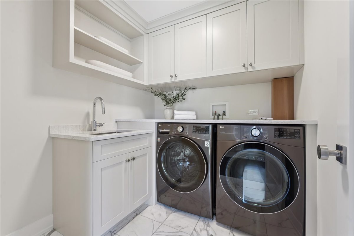 331 Sheridan Road Winnetka, IL 60093 - Photo 59 of 82 a utility room with sink dryer and washer