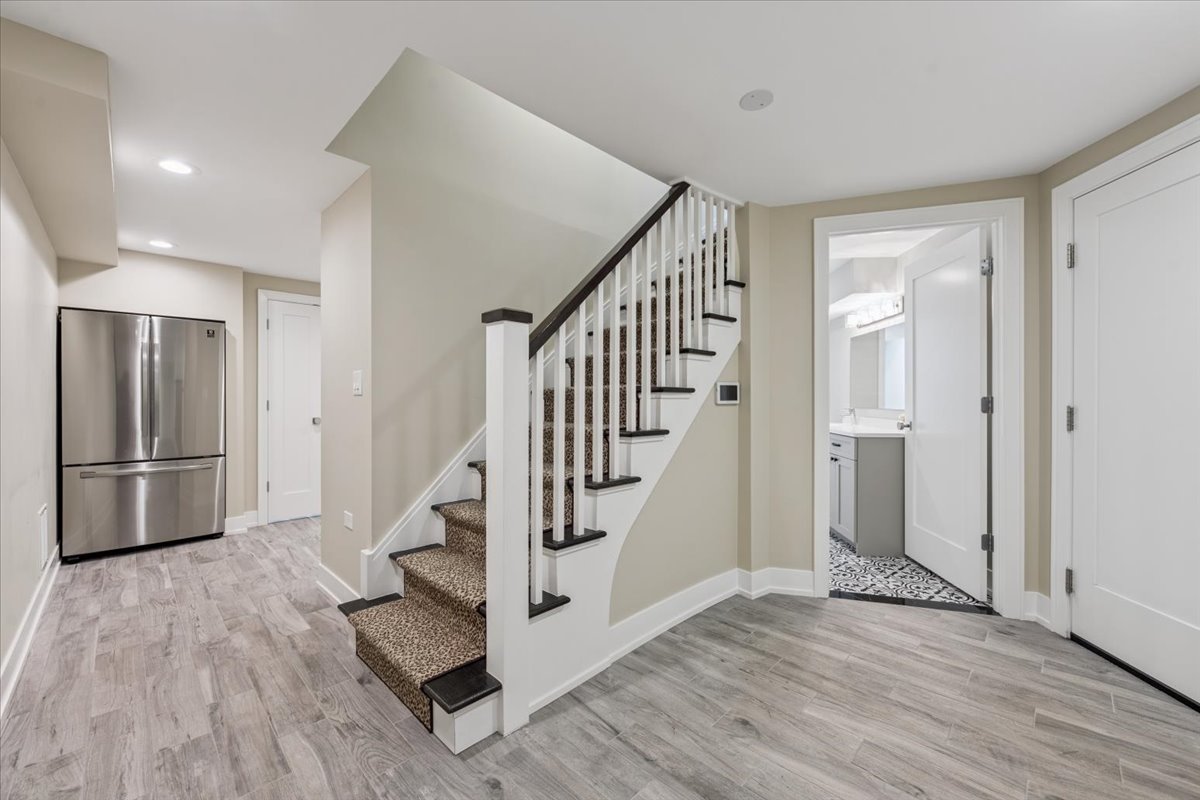 331 Sheridan Road Winnetka, IL 60093 - Photo 65 of 82 a view of a hallway with wooden floor and staircase