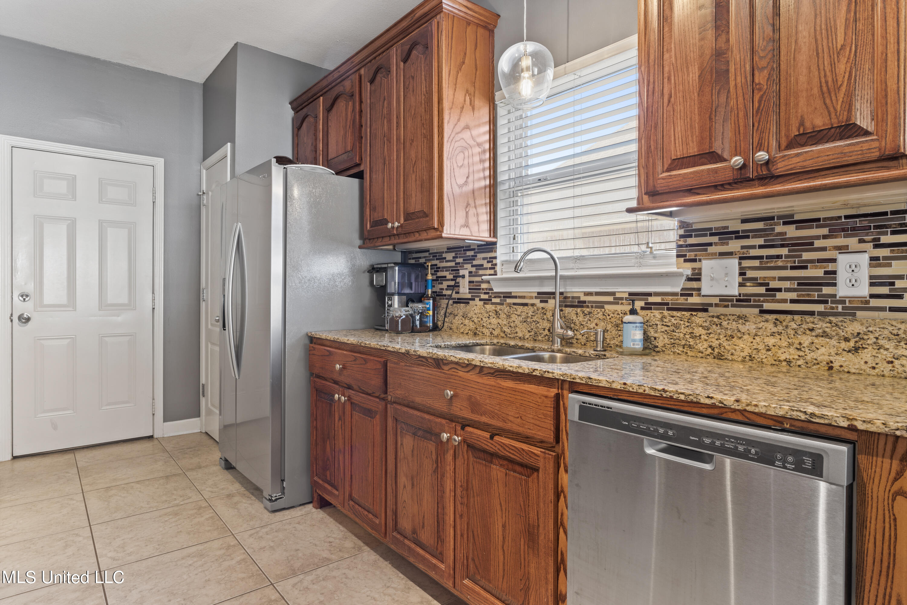 7828 Rue Morgan Ocean Springs, MS 39564 - Photo 8 of 23 008