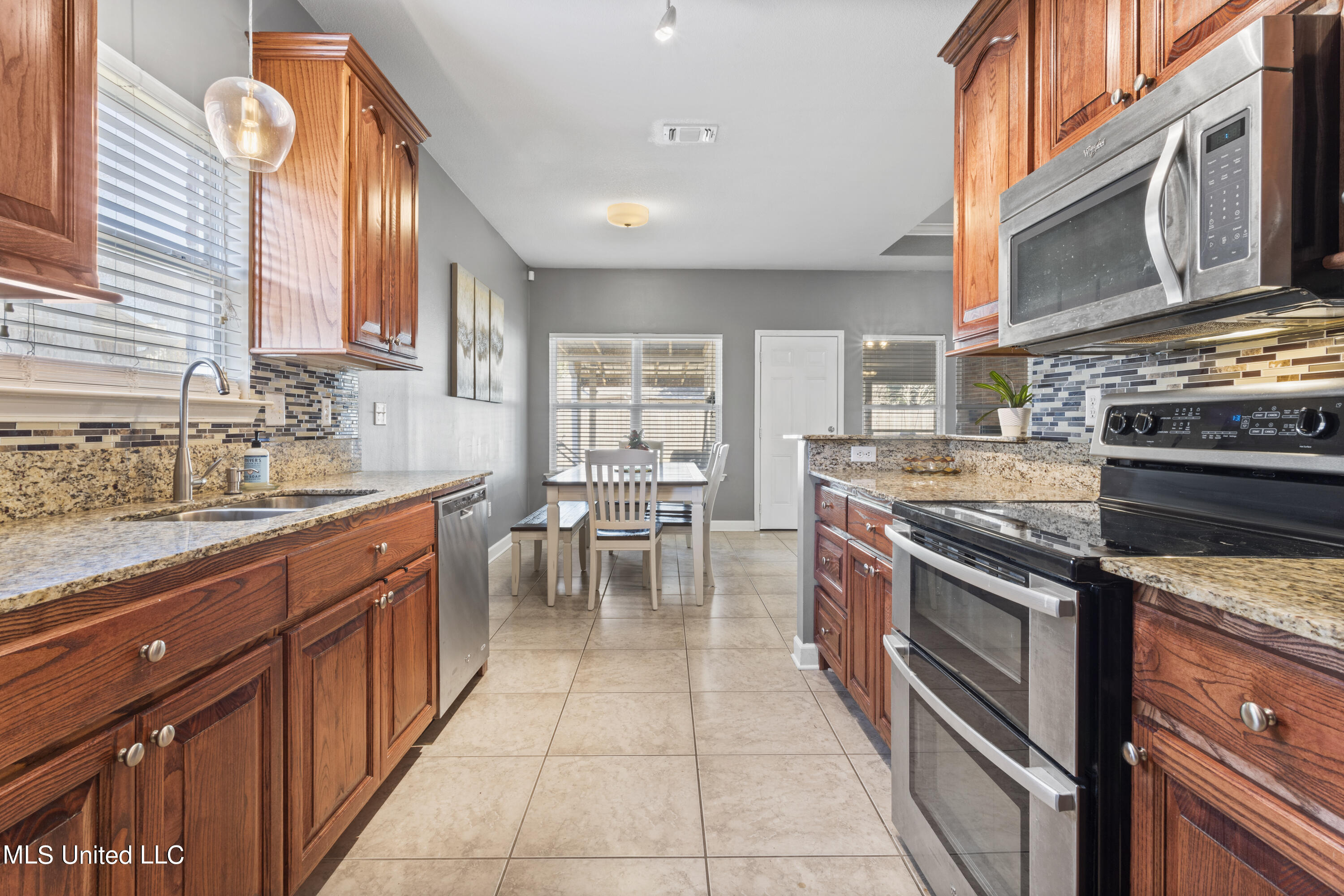 7828 Rue Morgan Ocean Springs, MS 39564 - Photo 10 of 23 010