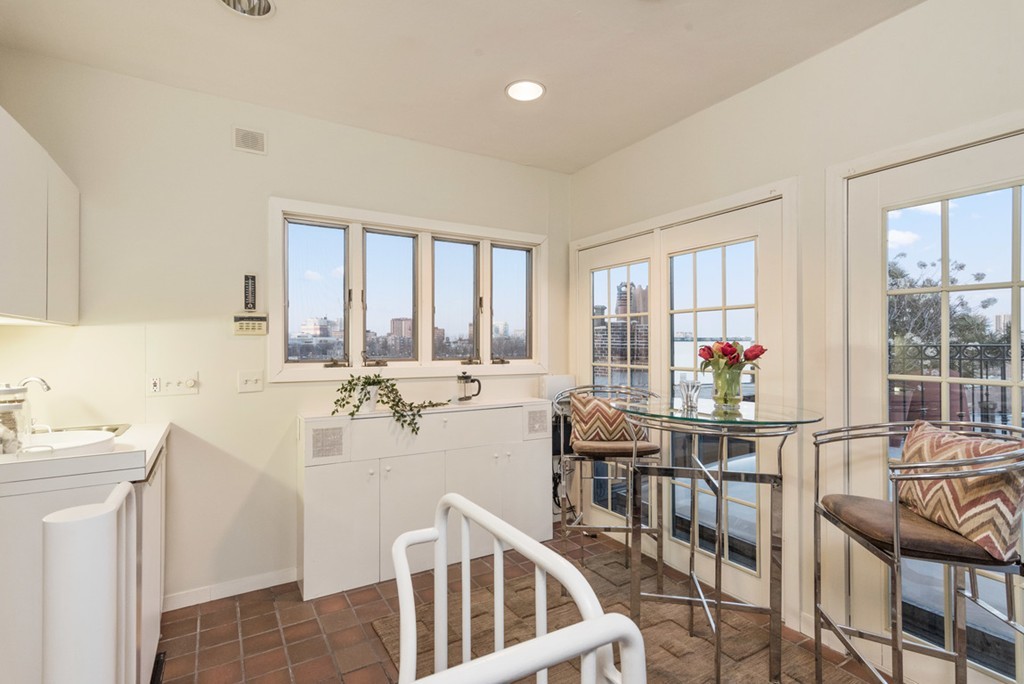 398 Beacon Street, Unit 4 Boston, MA 02116 - Photo 21 of 29