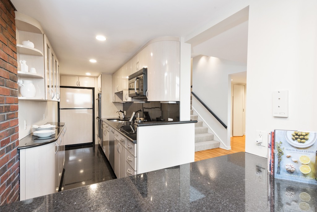 398 Beacon Street, Unit 4 Boston, MA 02116 - Photo 9 of 29
