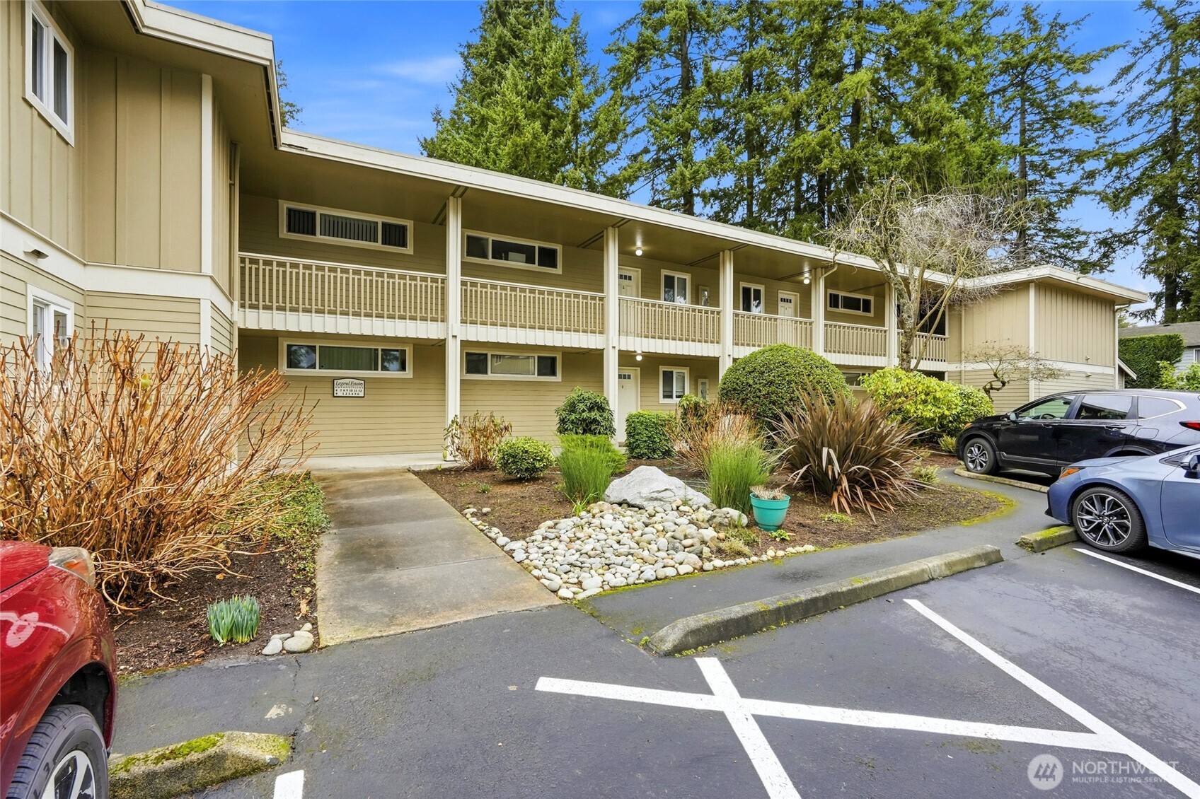 7809 218th Street Southwest, Unit 12 Edmonds, WA 98026 - Photo 2 of 34