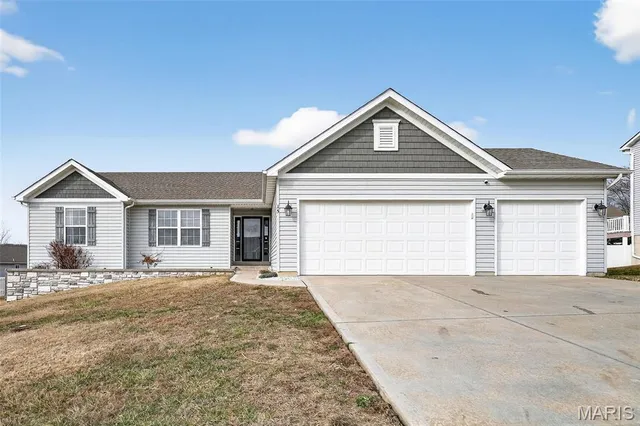$299,900 | 15 Hollow Tree Court, Winfield, MO 63389