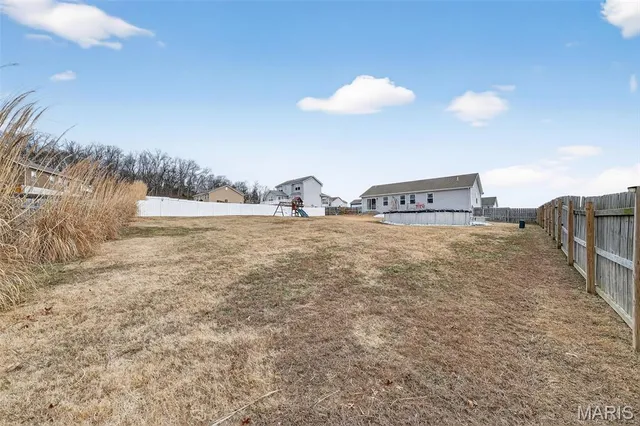 $299,900 | 15 Hollow Tree Court, Winfield, MO 63389