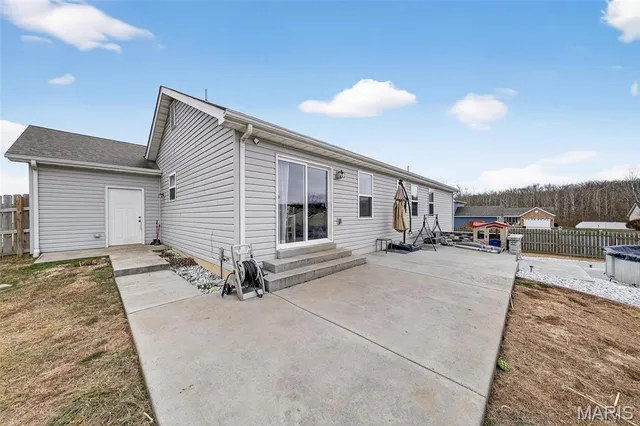 $299,900 | 15 Hollow Tree Court, Winfield, MO 63389