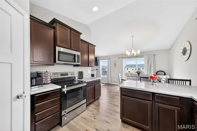 $299,900 | 15 Hollow Tree Court, Winfield, MO 63389